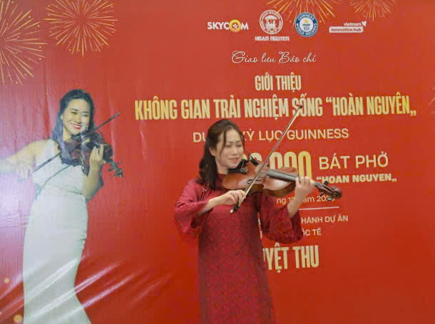 Hành trình "chạm" vào linh hồn từ âm nhạc đến ẩm thực trong Không gian nghệ thuật “Hoàn Nguyên” - Ảnh 1. Hành trình "chạm" vào linh hồn từ âm nhạc đến ẩm thực trong Không gian nghệ thuật “Hoàn Nguyên” - Ảnh 1.