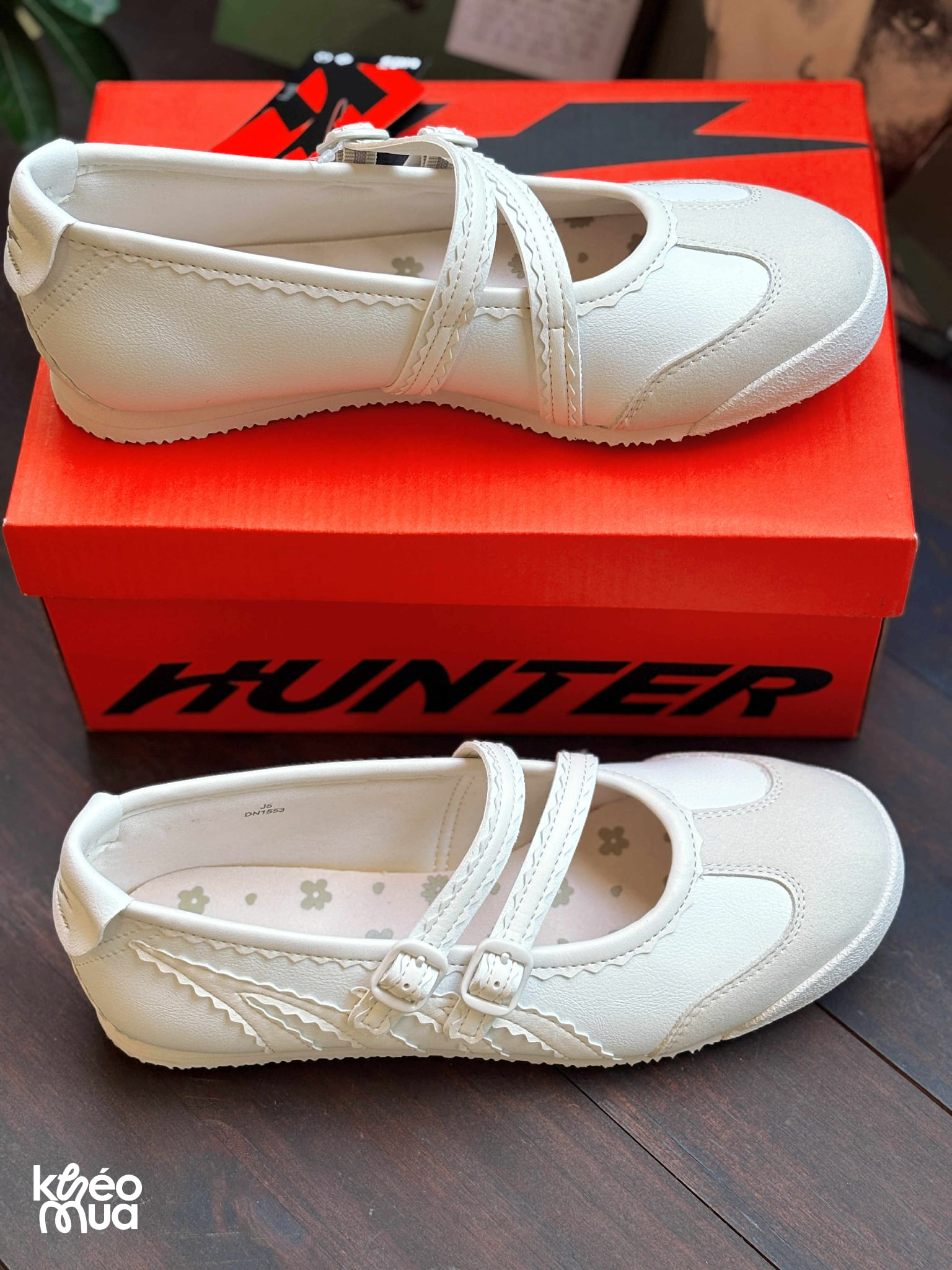 Đ&ocirc;i gi&agrave;y &ldquo;vừa ra mắt đ&atilde; qu&aacute; kh&oacute; để mua&rdquo; của Biti&rsquo;s: D&aacute;ng quốc tế, gi&aacute; Việt Nam v&agrave; tranh c&atilde;i s&ocirc;i nổi giữa &ldquo;mua h&agrave;ng hiệu&rdquo; hay &ldquo;vừa gi&aacute;&rdquo; mới l&agrave; tối ưu?- Ảnh 3.