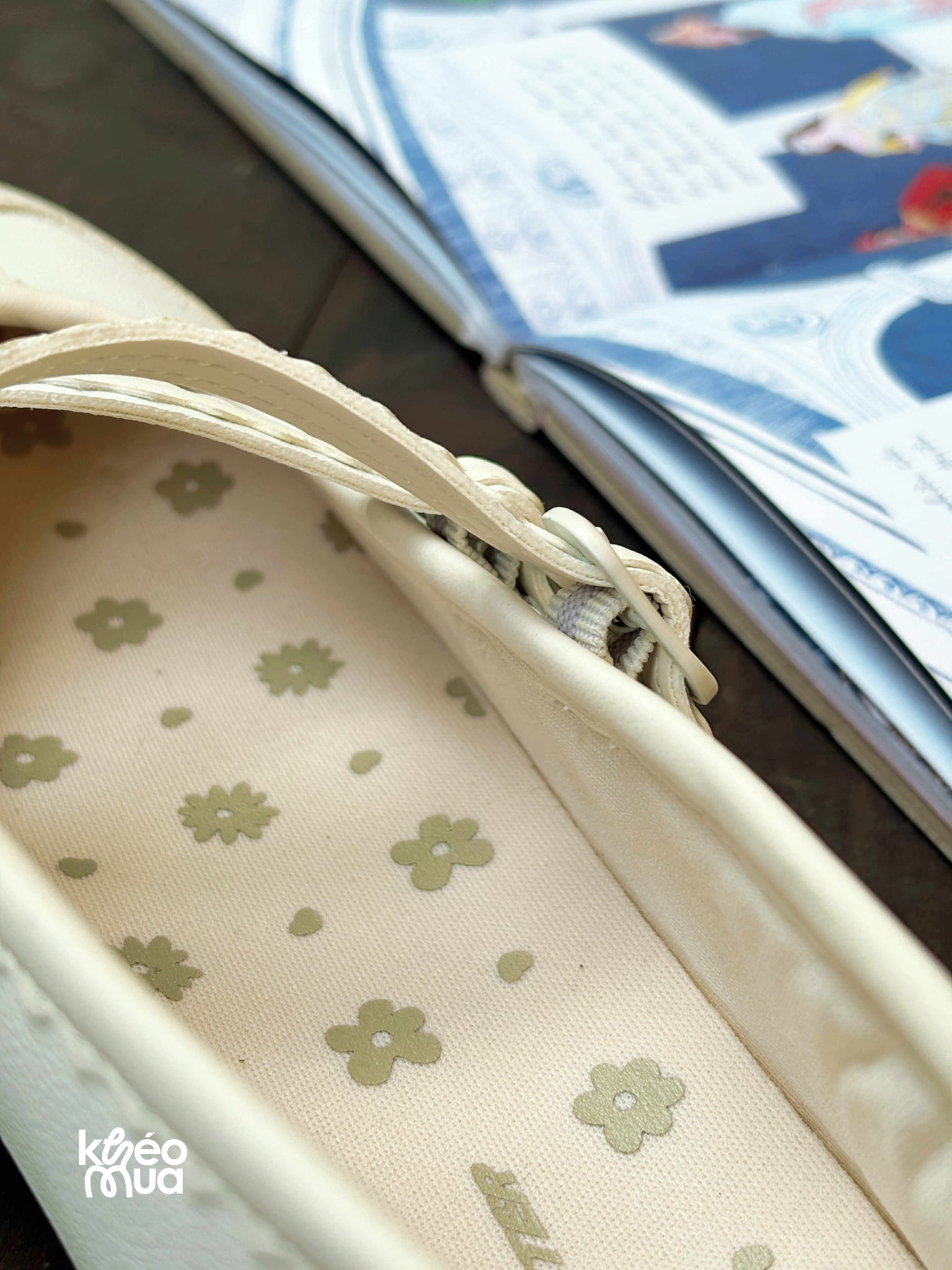 Đ&ocirc;i gi&agrave;y &ldquo;vừa ra mắt đ&atilde; qu&aacute; kh&oacute; để mua&rdquo; của Biti&rsquo;s: D&aacute;ng quốc tế, gi&aacute; Việt Nam v&agrave; tranh c&atilde;i s&ocirc;i nổi giữa &ldquo;mua h&agrave;ng hiệu&rdquo; hay &ldquo;vừa gi&aacute;&rdquo; mới l&agrave; tối ưu?- Ảnh 4.