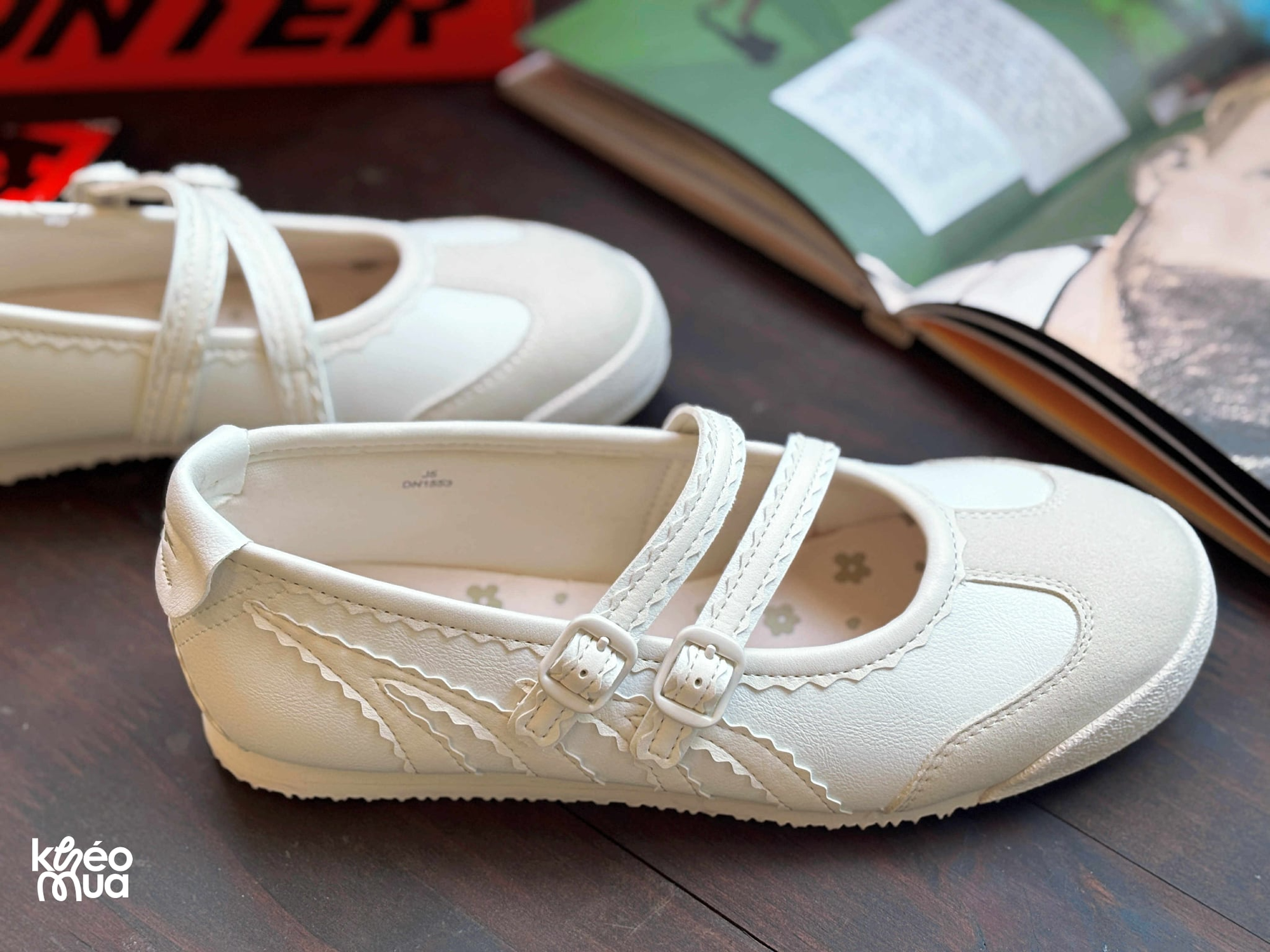 Đ&ocirc;i gi&agrave;y &ldquo;vừa ra mắt đ&atilde; qu&aacute; kh&oacute; để mua&rdquo; của Biti&rsquo;s: D&aacute;ng quốc tế, gi&aacute; Việt Nam v&agrave; tranh c&atilde;i s&ocirc;i nổi giữa &ldquo;mua h&agrave;ng hiệu&rdquo; hay &ldquo;vừa gi&aacute;&rdquo; mới l&agrave; tối ưu?- Ảnh 1.