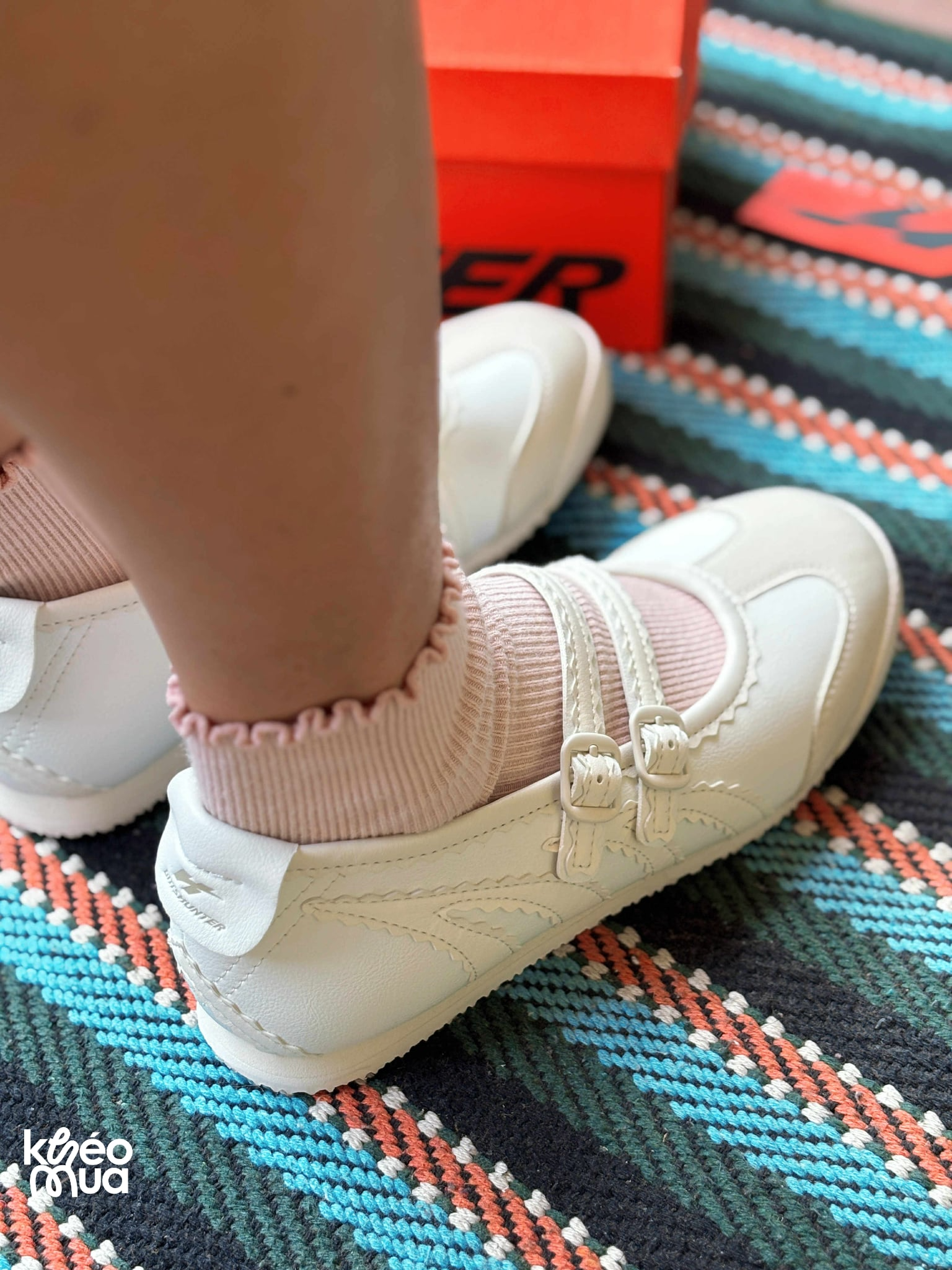 Đ&ocirc;i gi&agrave;y &ldquo;vừa ra mắt đ&atilde; qu&aacute; kh&oacute; để mua&rdquo; của Biti&rsquo;s: D&aacute;ng quốc tế, gi&aacute; Việt Nam v&agrave; tranh c&atilde;i s&ocirc;i nổi giữa &ldquo;mua h&agrave;ng hiệu&rdquo; hay &ldquo;vừa gi&aacute;&rdquo; mới l&agrave; tối ưu?- Ảnh 8.