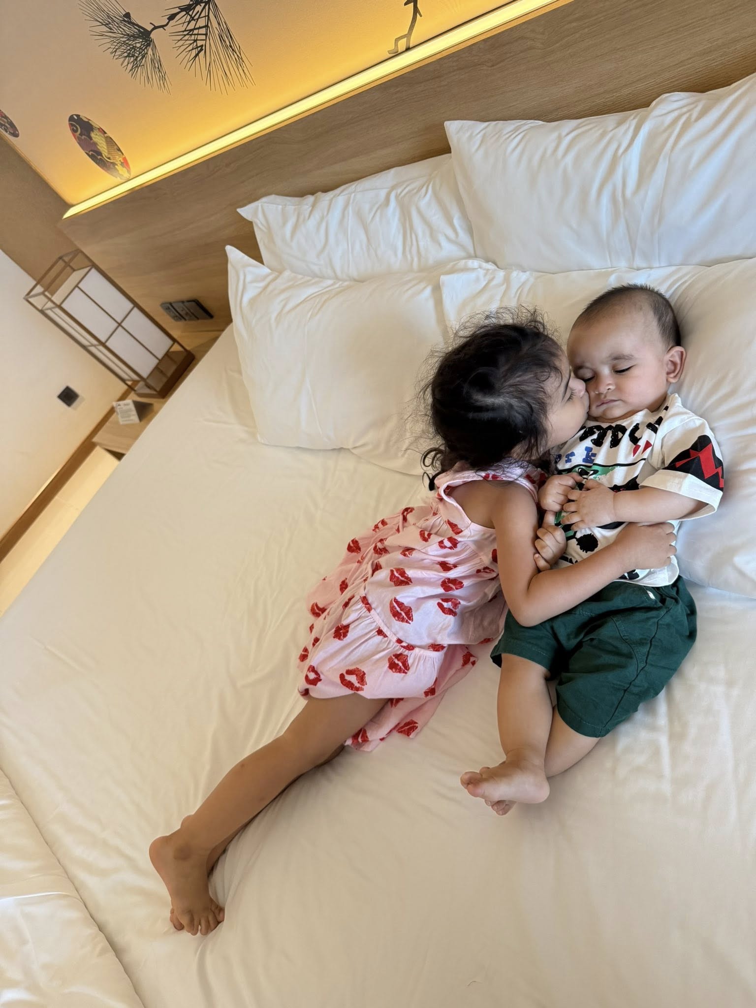 
Con g&aacute;i lớn bật kh&oacute;c m&aacute;ch mẹ v&igrave; bị em tr&ecirc;u, mẹ V&otilde; Hạ Tr&acirc;m xử l&yacute; theo c&aacute;ch kh&ocirc;ng ai ngờ tới- Ảnh 7.