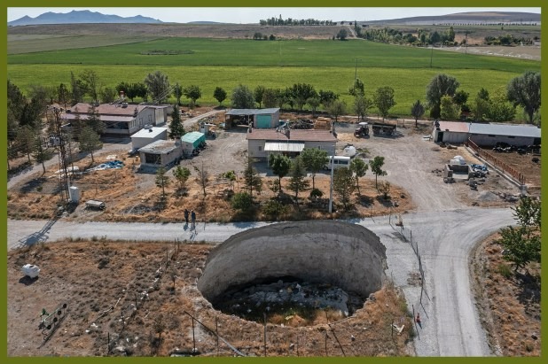 Thổ Nhĩ Kỳ mọc l&ecirc;n 648 "hố tử thần" chỉ sau một đ&ecirc;m: Thi&ecirc;n nhi&ecirc;n trừng phạt hay nh&acirc;n tai?- Ảnh 2.