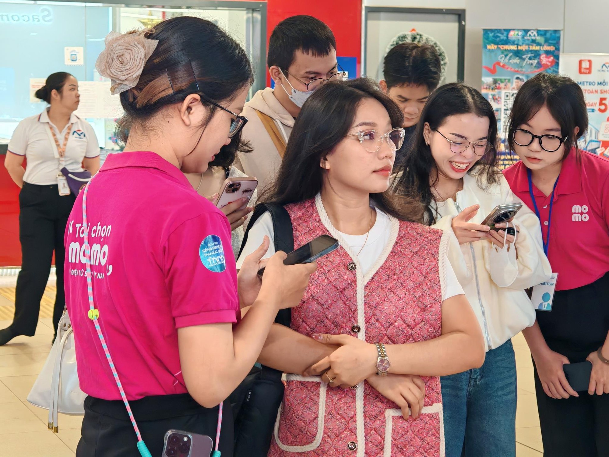 MoMo g&oacute;p phần th&uacute;c đẩy th&oacute;i quen di chuyển xanh tại metro với m&ocirc; h&igrave;nh QR Tap & Go- Ảnh 1.