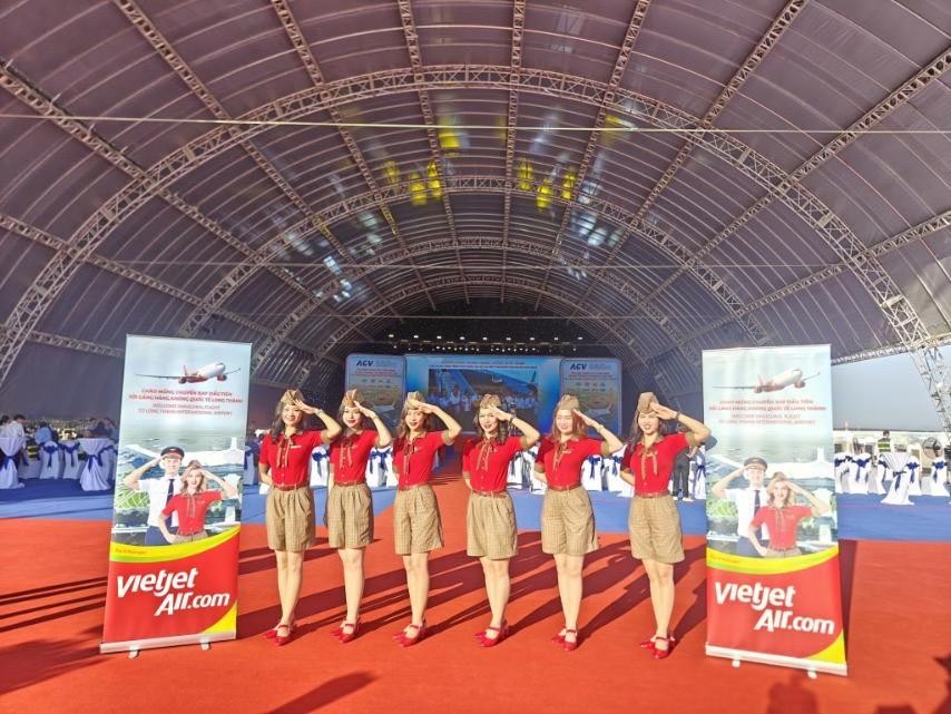 Vietjet cất n&oacute;c hangar chuẩn quốc tế, khai trương chuyến bay tới Cảng H&agrave;ng kh&ocirc;ng quốc tế Long Th&agrave;nh- Ảnh 6.