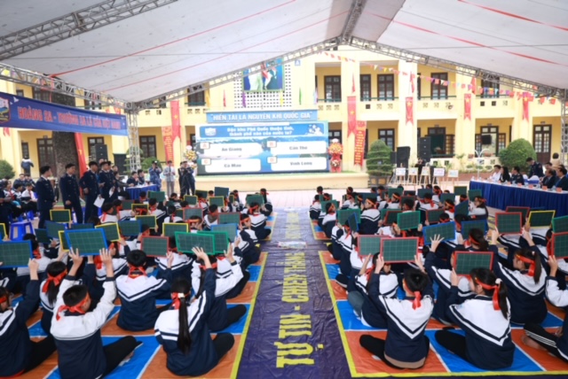 Bồi đắp tri thức, khơi dậy t&igrave;nh y&ecirc;u biển, đảo cho học sinh x&atilde; Tam Hưng- Ảnh 2.