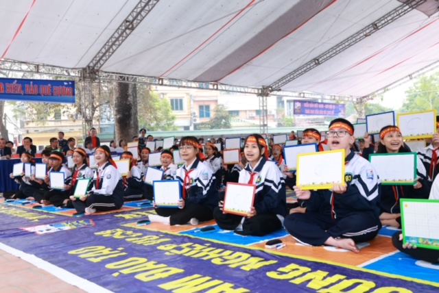 Bồi đắp tri thức, khơi dậy t&igrave;nh y&ecirc;u biển, đảo cho học sinh x&atilde; Tam Hưng- Ảnh 3.