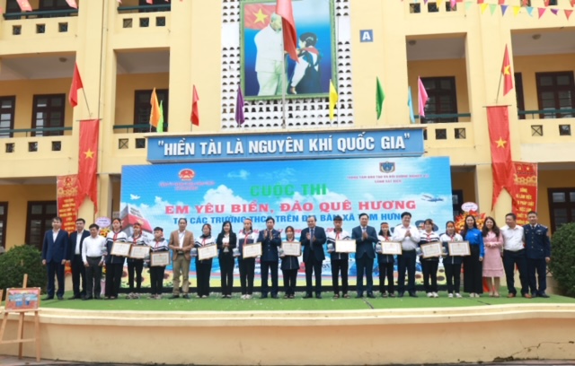 Bồi đắp tri thức, khơi dậy t&igrave;nh y&ecirc;u biển, đảo cho học sinh x&atilde; Tam Hưng- Ảnh 5.