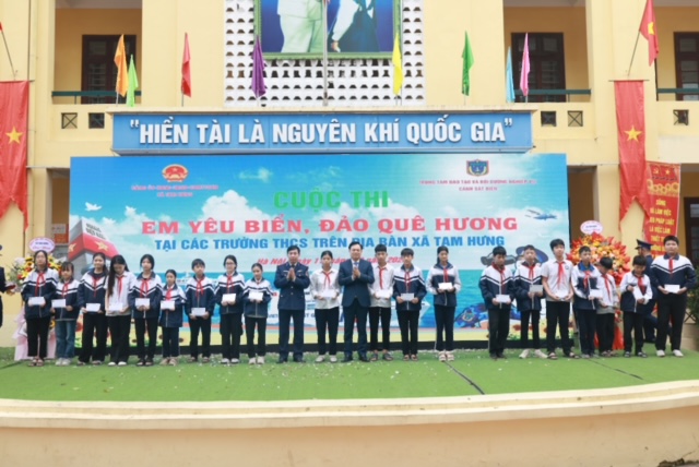 Bồi đắp tri thức, khơi dậy t&igrave;nh y&ecirc;u biển, đảo cho học sinh x&atilde; Tam Hưng- Ảnh 6.