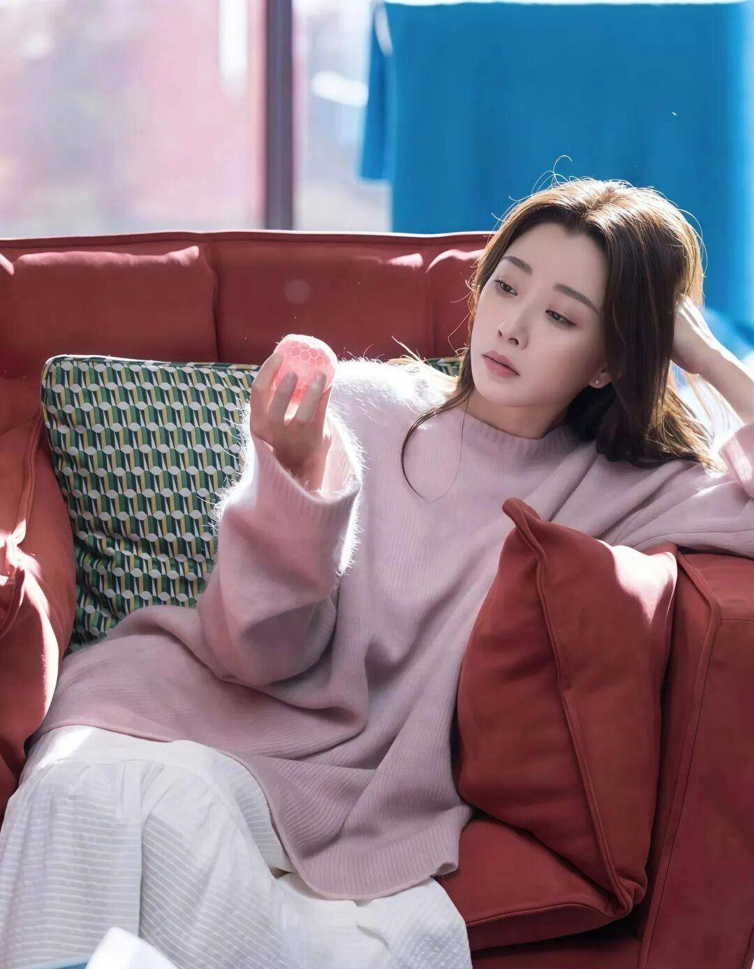 Thực tế m&agrave; n&oacute;i: Phong c&aacute;ch của &Acirc;n Đ&agrave;o mới l&agrave; "s&aacute;ch mẫu" cho phụ nữ U50, thanh lịch, tinh tế v&agrave; hack tuổi thần sầu- Ảnh 2.