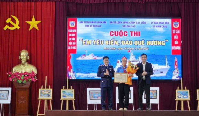 Thắp s&aacute;ng t&igrave;nh y&ecirc;u biển, đảo trong l&ograve;ng học sinh xứ Nghệ- Ảnh 1.