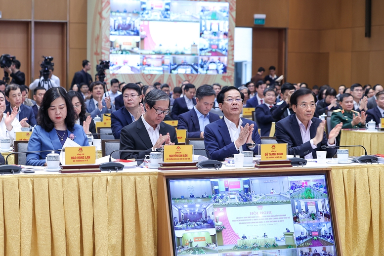 Thủ tướng: Tạo đột ph&aacute; để Việt Nam bắt kịp, tiến c&ugrave;ng v&agrave; vươn l&ecirc;n, vững bước tiến v&agrave;o kỷ nguy&ecirc;n mới- Ảnh 12.