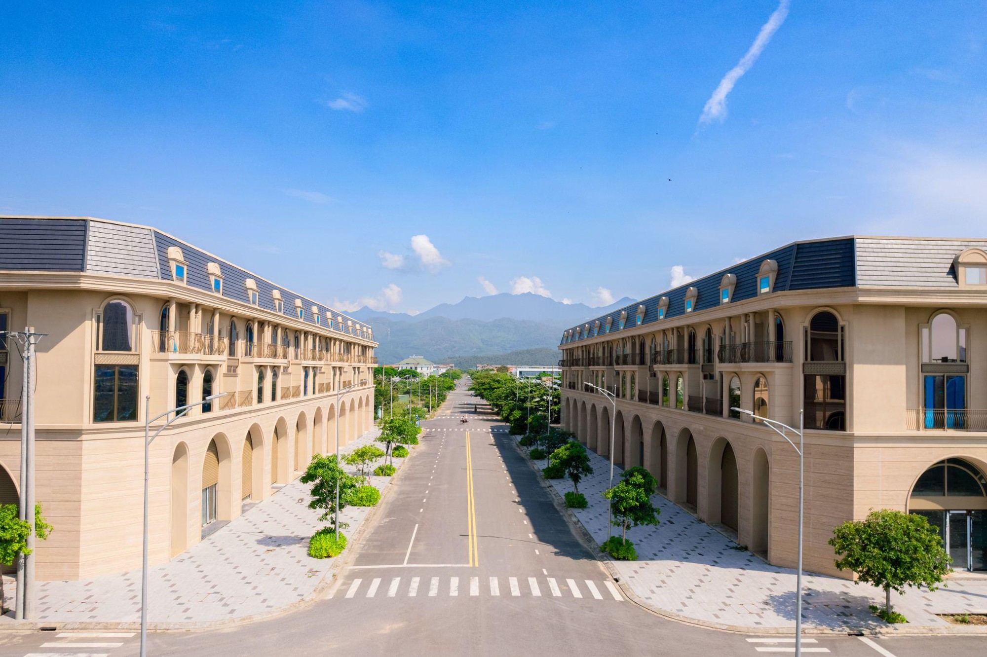 SDN & Regal Group ho&agrave;n tất sổ đỏ b&agrave;n giao kh&aacute;ch h&agrave;ng dự &aacute;n Dragon City Park- Ảnh 1.