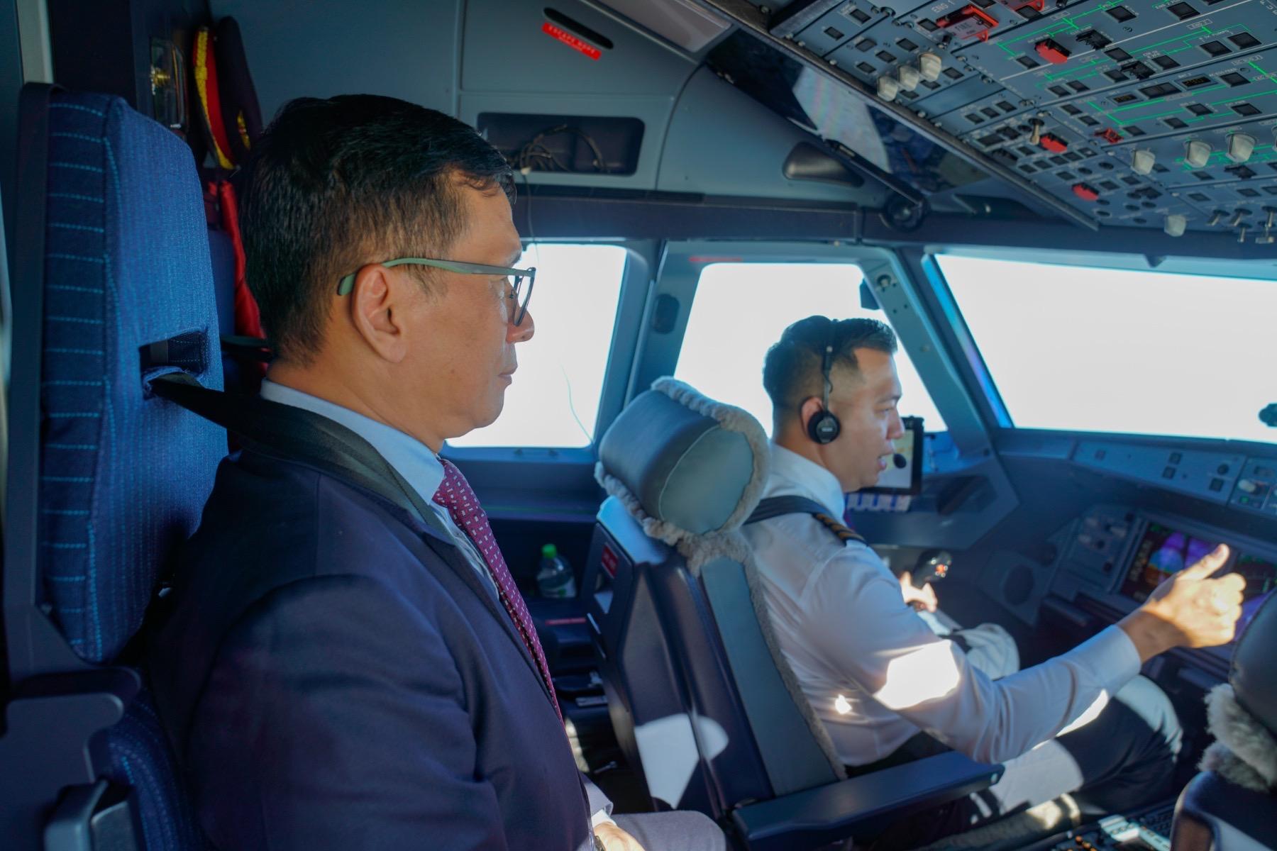 Vietjet cất n&oacute;c hangar chuẩn quốc tế, khai trương chuyến bay tới Cảng H&agrave;ng kh&ocirc;ng quốc tế Long Th&agrave;nh- Ảnh 4.