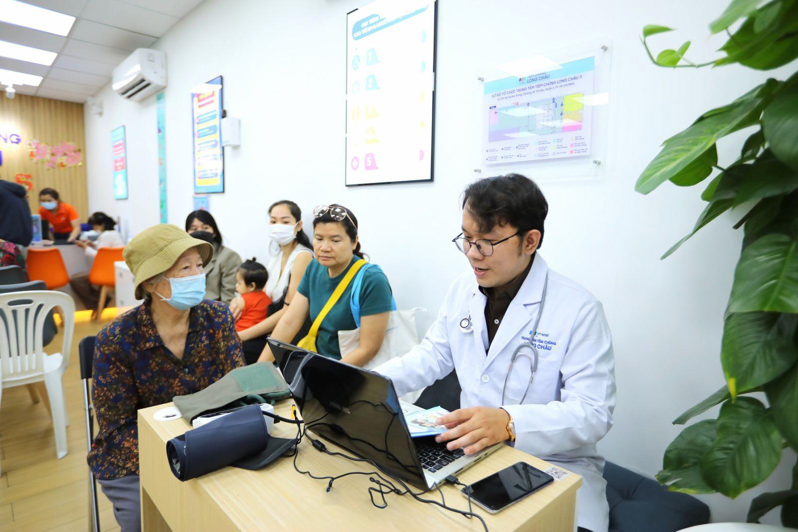 Dịch c&uacute;m m&ugrave;a tại ch&acirc;u &Aacute;: Giải ph&aacute;p bảo vệ sức khỏe người cao tuổi trong thời tiết cực đoan- Ảnh 2.