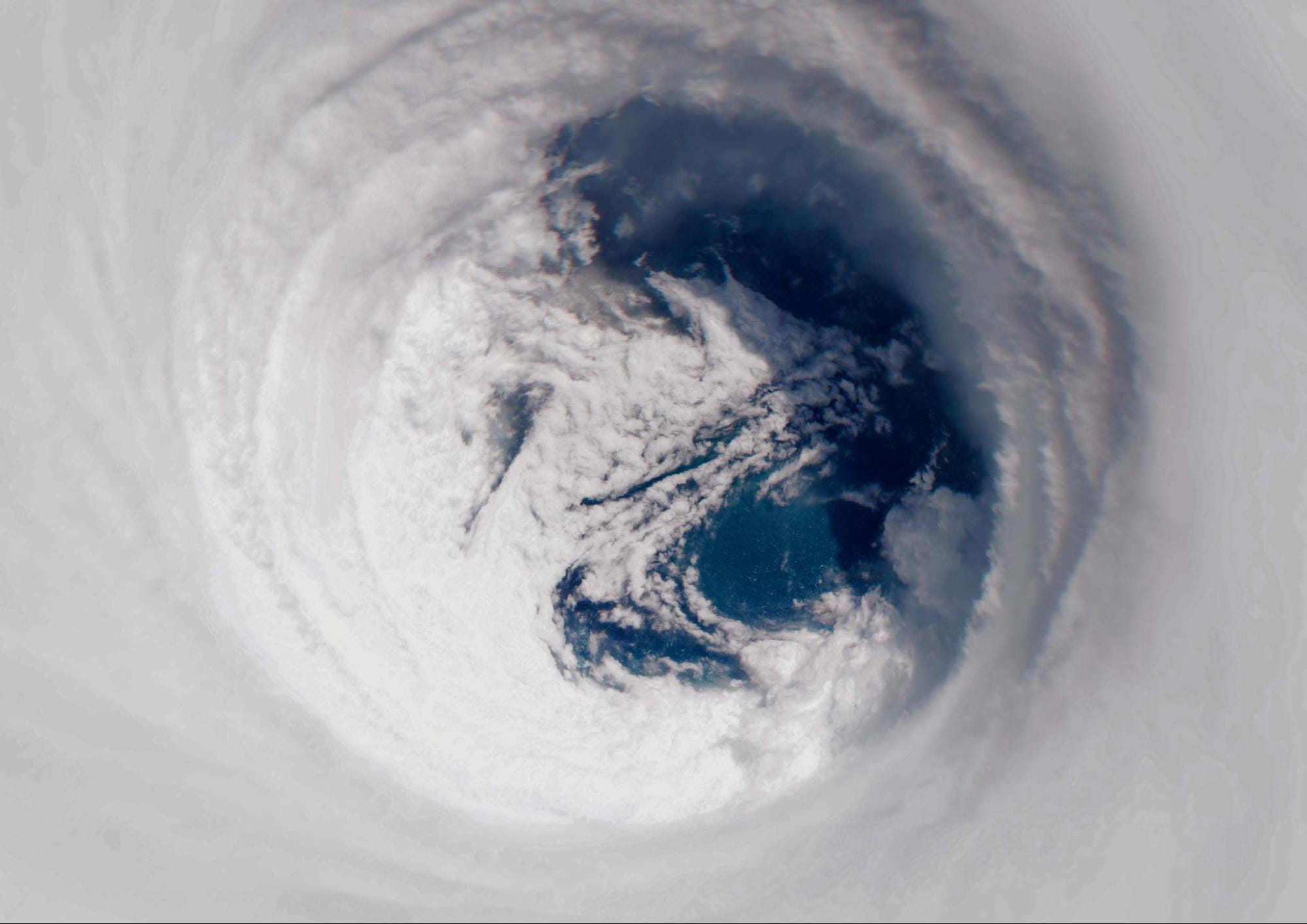 Ch&ugrave;m ảnh: Ch&uacute;ng ta đ&atilde; sống một năm 2025 như thế n&agrave;o?- Ảnh 16.