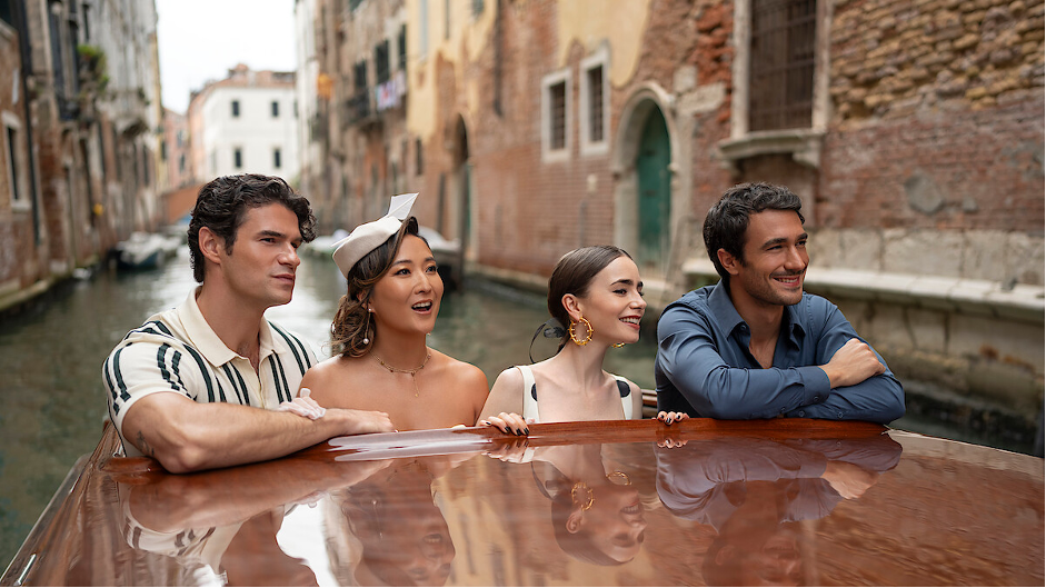 H&agrave;nh tr&igrave;nh t&igrave;nh &aacute;i của Emily Cooper: Những "b&oacute;ng hồng" qua 4 m&ugrave;a phim Emily In Paris- Ảnh 5.