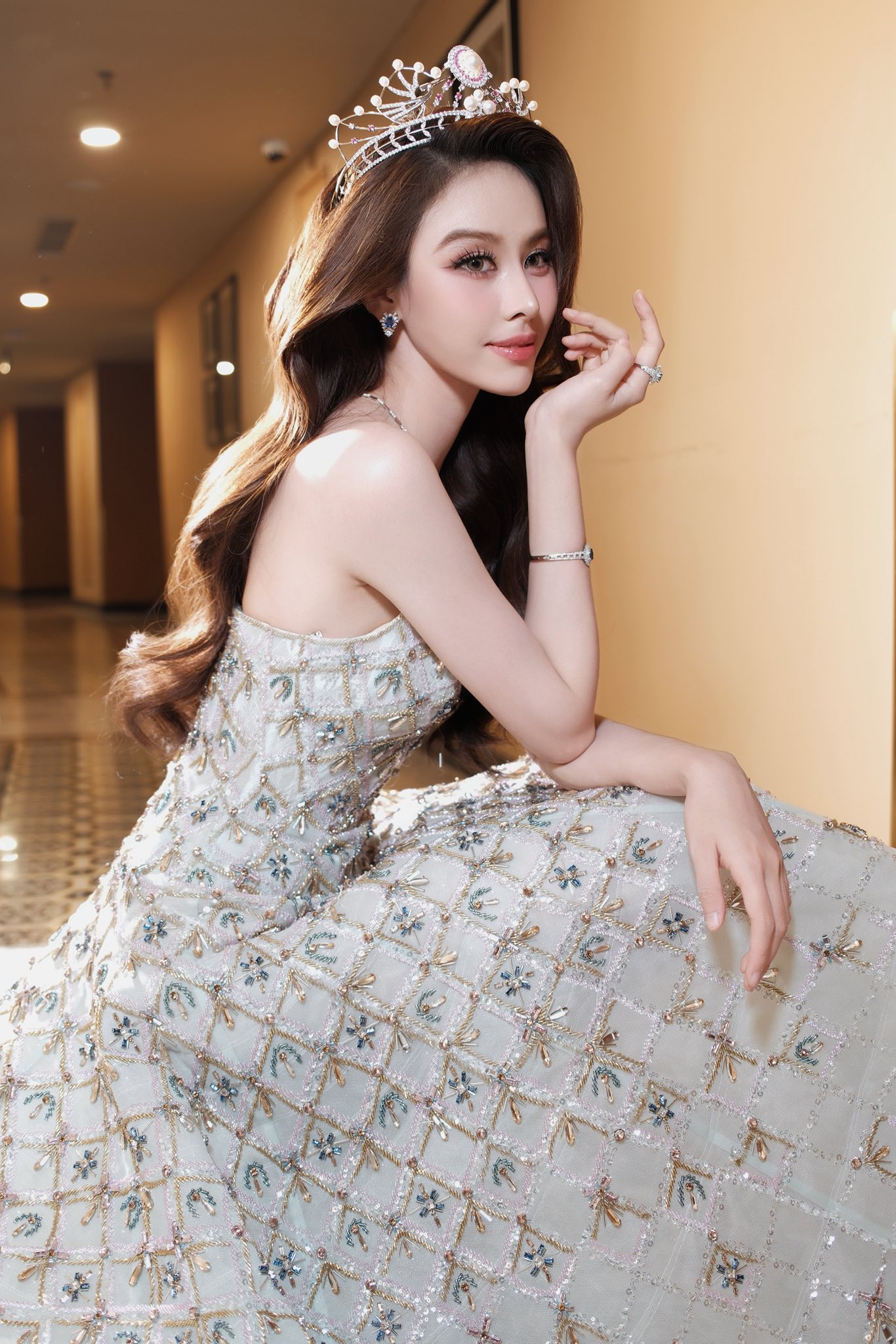 Chuyện lạ g&igrave; đang xảy ra với &Aacute; hậu Trịnh Thuỳ Linh? - Ảnh 3.