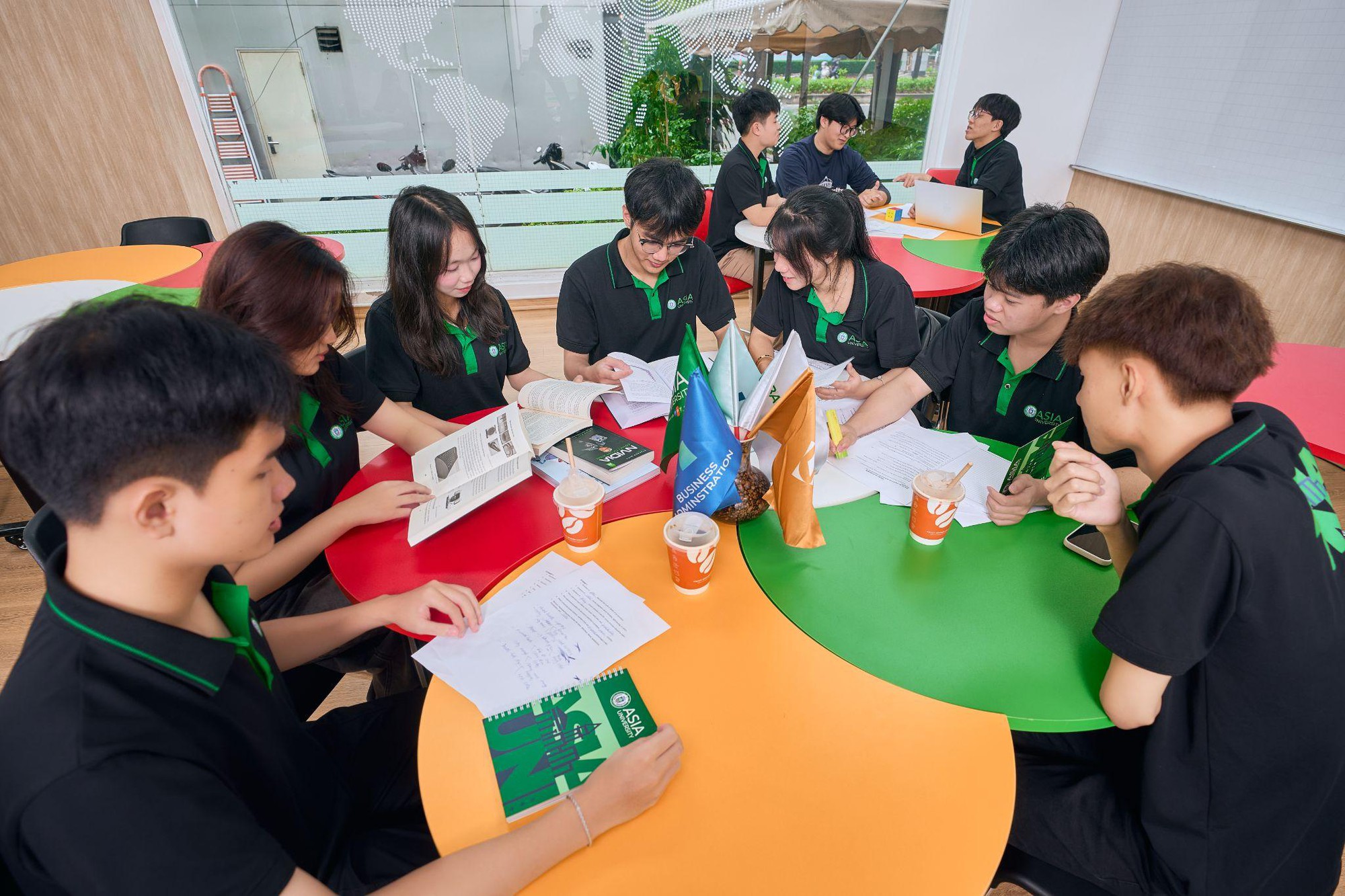 Kh&aacute;m ph&aacute; kh&ocirc;ng gian đậm m&agrave;u sắc c&ocirc;ng nghệ của Asia Vietnam tại H&agrave; Nội- Ảnh 2.