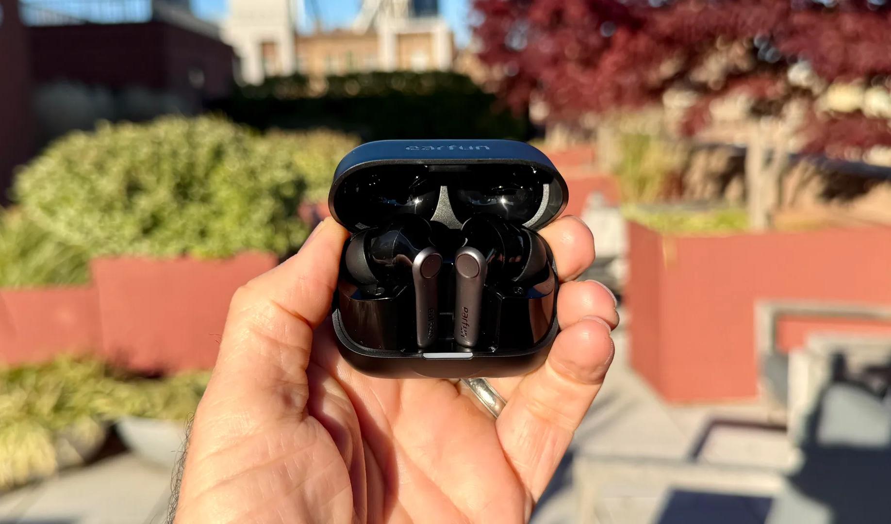 Top tai nghe kh&ocirc;ng d&acirc;y Earfun ưu t&uacute; d&agrave;nh cho GenZ nổi bật trong năm 2025- Ảnh 4.