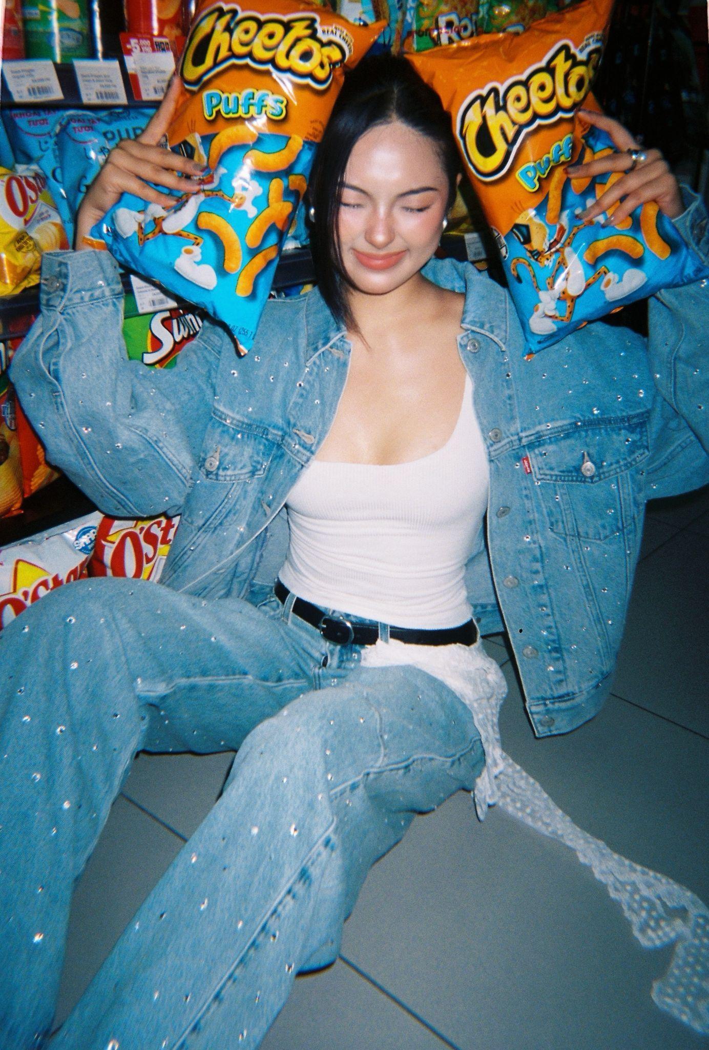 3 n&agrave;ng &ldquo;IT GIRL&rdquo; genZ Wyn Anh, Lynh CI, A Nga Ng&ocirc; khuấy động m&ugrave;a lễ hội với BST Levi&rsquo;s Holiday- Ảnh 4.