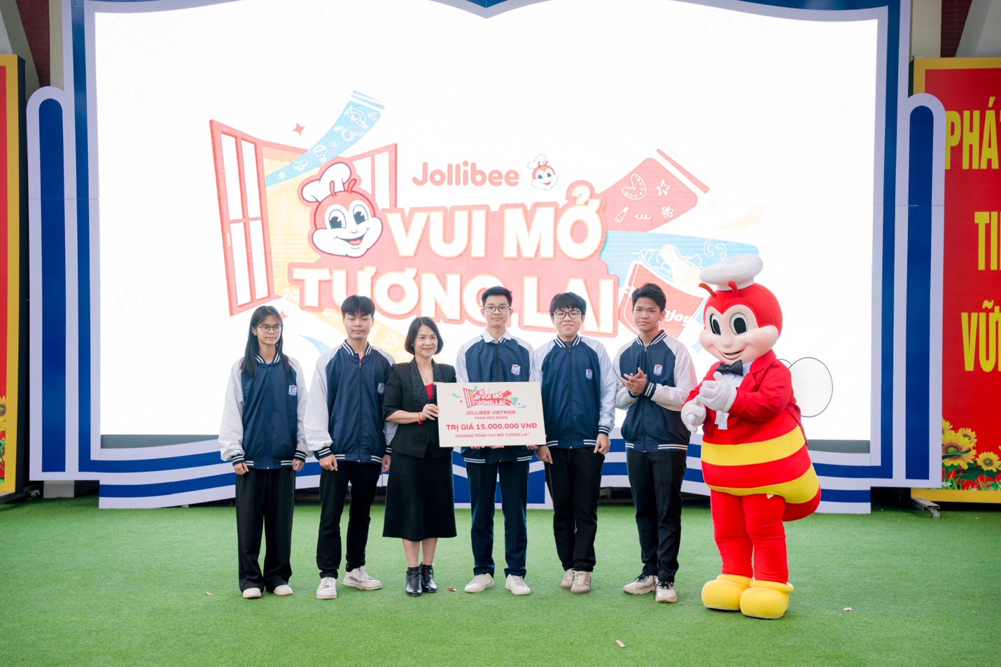 Vui Mở Tương Lai do Jollibee Việt Nam tổ chức tiếp cận hơn 493.737 học sinh THPT- Ảnh 4.
