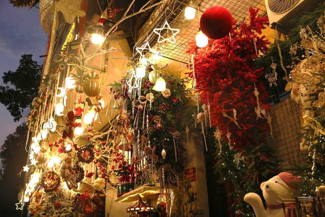 Rộn r&agrave;ng kh&ocirc;ng kh&iacute; đ&oacute;n Gi&aacute;ng sinh tại H&agrave; Nội- Ảnh 13.