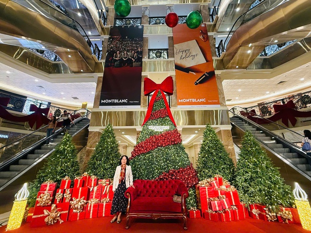 Rộn r&agrave;ng kh&ocirc;ng kh&iacute; đ&oacute;n Gi&aacute;ng sinh tại H&agrave; Nội- Ảnh 14.