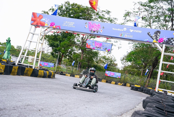 Một trong những điểm đến hấp dẫn của Đ&ocirc;ng Fest 2025 l&agrave; đường đua Go-kart.