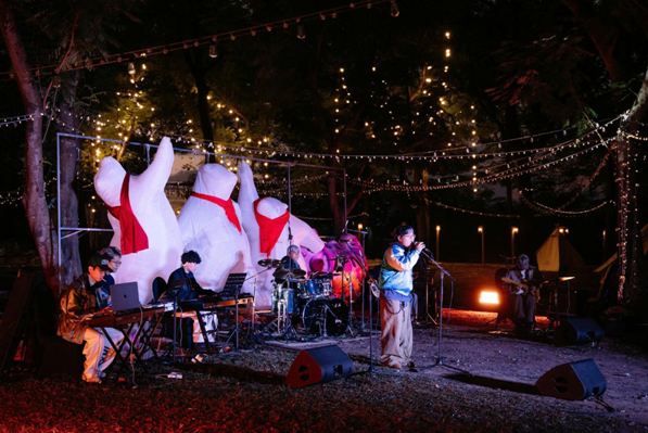 Sunset Show diễn ra tại Lễ hội Đ&ocirc;ng Đ&uacute;c Đủ Đầy.