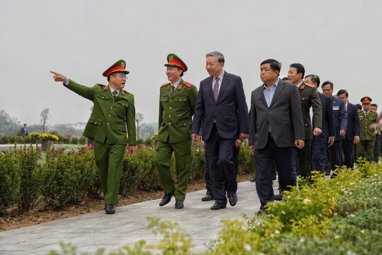 Tổng B&iacute; thư T&ocirc; L&acirc;m thăm, l&agrave;m việc tại Trung t&acirc;m Dữ liệu Quốc gia, Bộ C&ocirc;ng an- Ảnh 1.