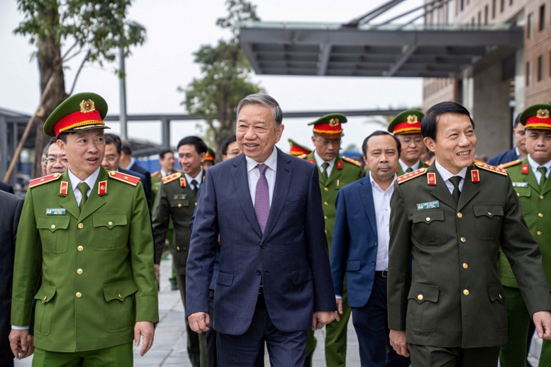 Tổng B&iacute; thư T&ocirc; L&acirc;m thăm, l&agrave;m việc tại Trung t&acirc;m Dữ liệu Quốc gia, Bộ C&ocirc;ng an- Ảnh 3.