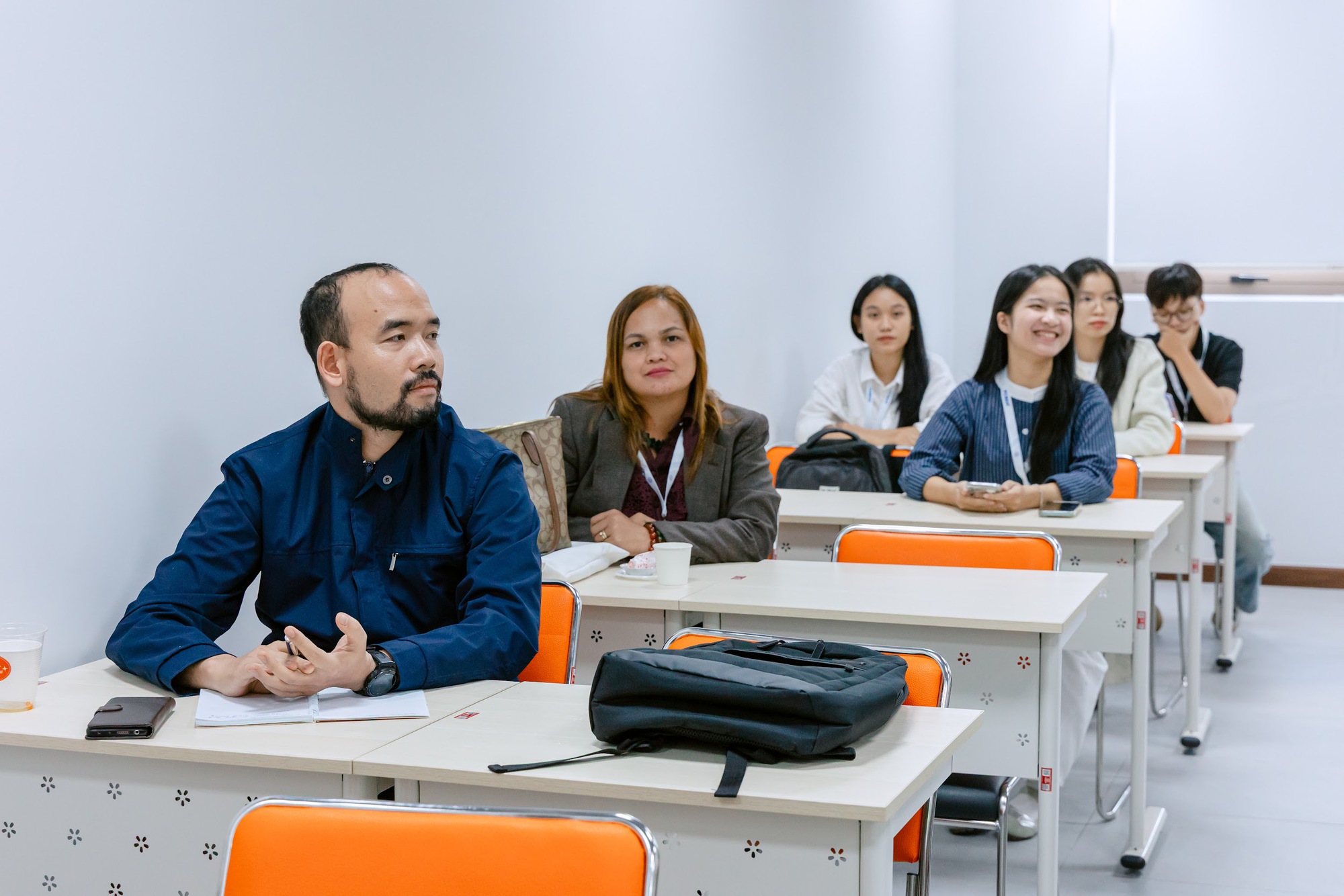 Nhóm nghiên cứu FPT lý giải thương hiệu mạnh cũng ế trên “chợ số”- Ảnh 1.