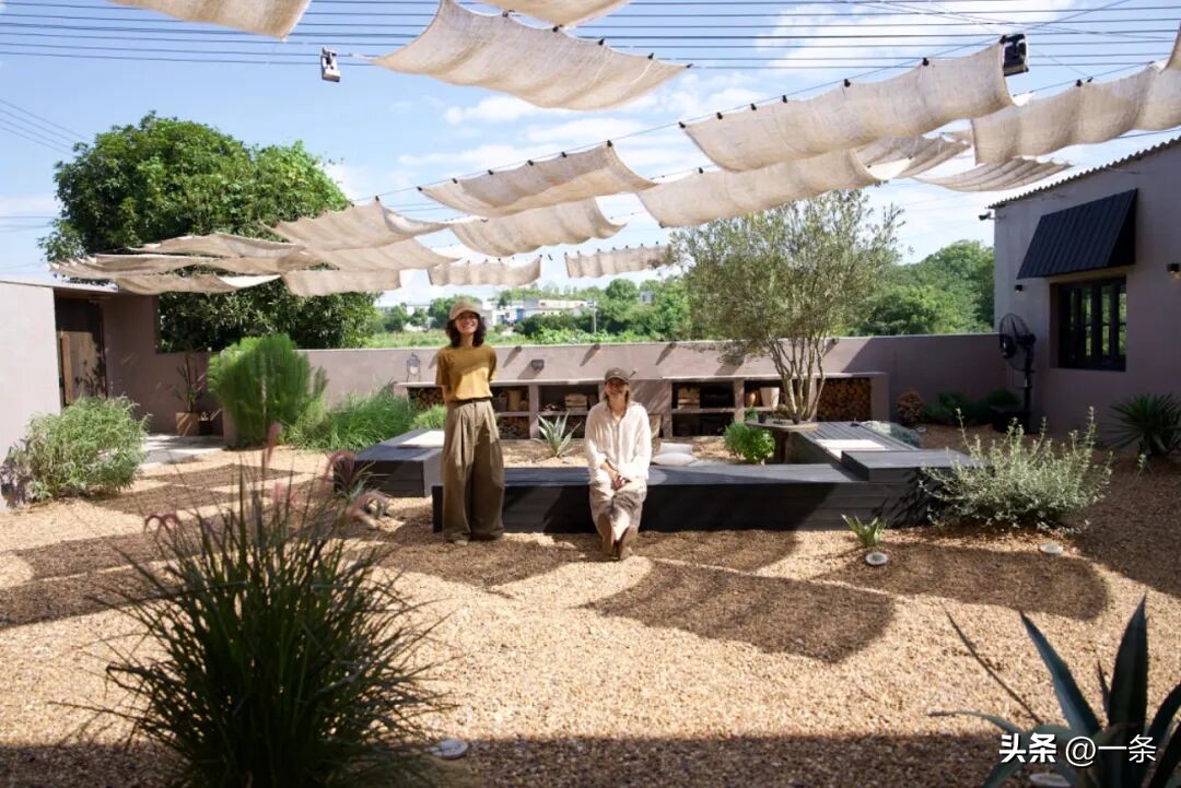 Hai người phụ nữ 40  bỏ phố về qu&ecirc;: Chi 400 triệu cải tạo nh&agrave; cũ, tạo m&ocirc; h&igrave;nh sống - l&agrave;m - nghỉ bền vững v&agrave; tự chủ t&agrave;i ch&iacute;nh- Ảnh 1.