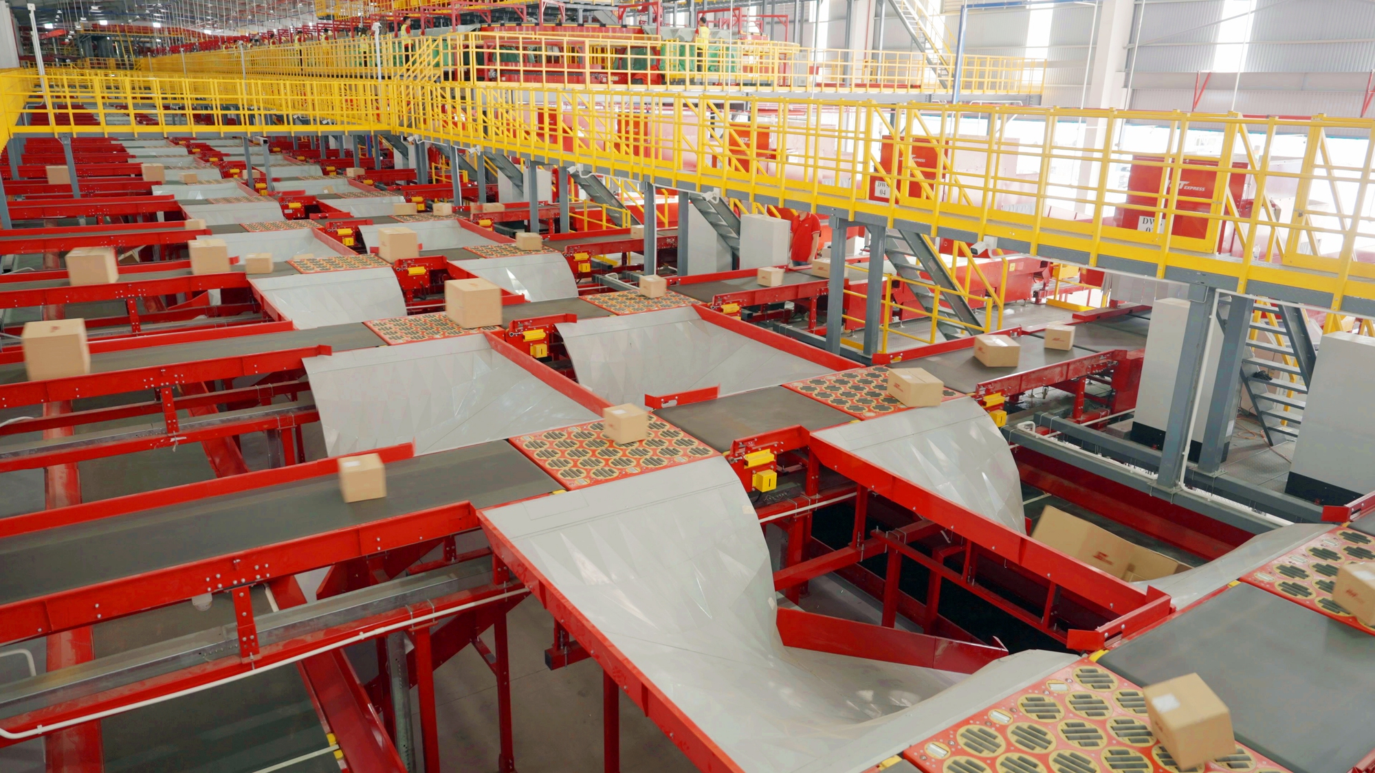 Chạm 2025: H&agrave;nh tr&igrave;nh xuy&ecirc;n Việt của những chuyến xe đ&aacute;ng tin cậy- Ảnh 11.