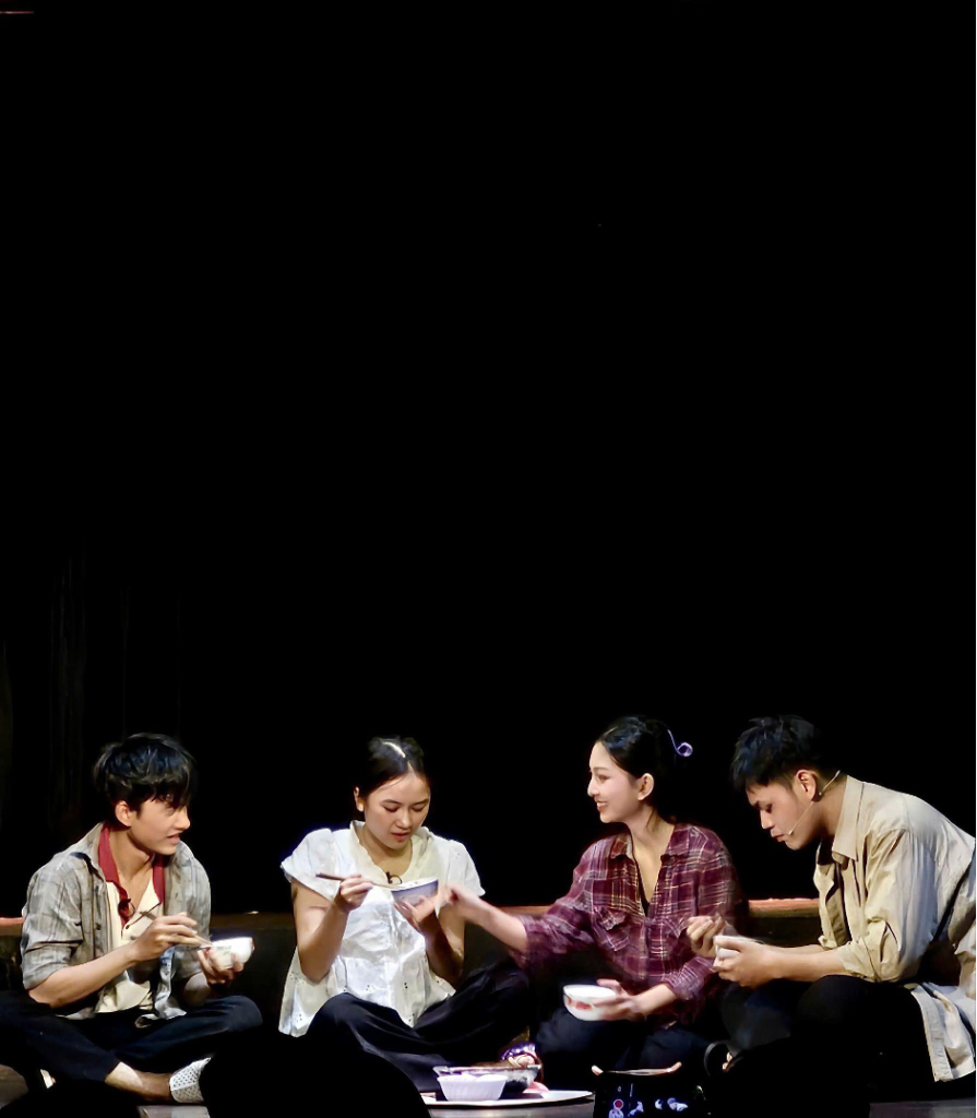 Khi cảm x&uacute;c l&agrave; "Ng&ocirc;i Sao" duy nhất: Đ&ecirc;m thăng hoa của lớp diễn vi&ecirc;n Trường Cao Đẳng Văn Ho&aacute; Nghệ Thuật TP.HCM- Ảnh 5.