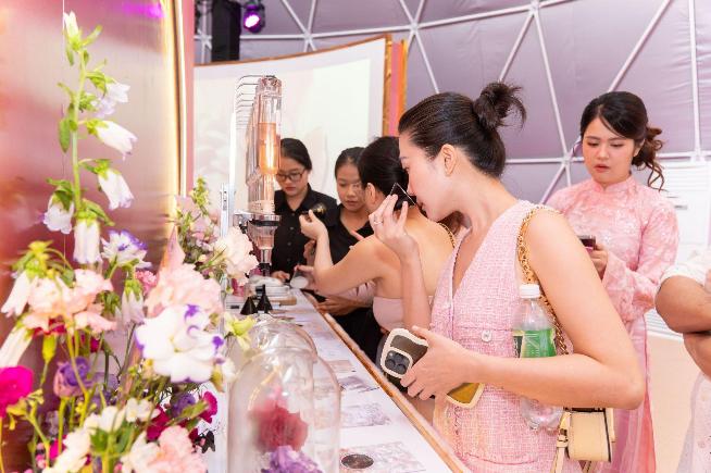 Hoa Hậu Thanh Thủy, T&oacute;c Ti&ecirc;n, Gemini H&ugrave;ng Huỳnh, Cường Bạch&hellip; c&ugrave;ng d&agrave;n sao All-Star đổ bộ sự kiện Comfort Odyssey Of Perfume- Ảnh 10.