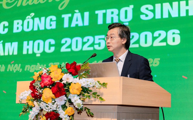 Trao khoảng 1,3 tỷ đồng học bổng cho gần 300 sinh vi&ecirc;n Học viện N&ocirc;ng nghiệp Việt Nam- Ảnh 1.