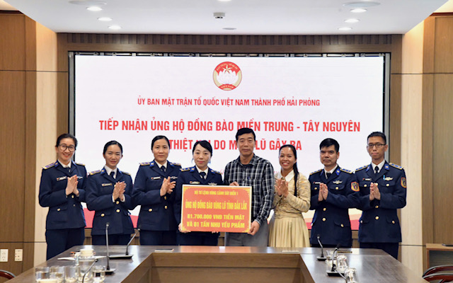 Bộ Tư lệnh Vùng Cảnh sát biển 1 chung tay hỗ trợ đồng bào tỉnh Đắk Lắk bị thiệt hại do mưa lũ- Ảnh 3.