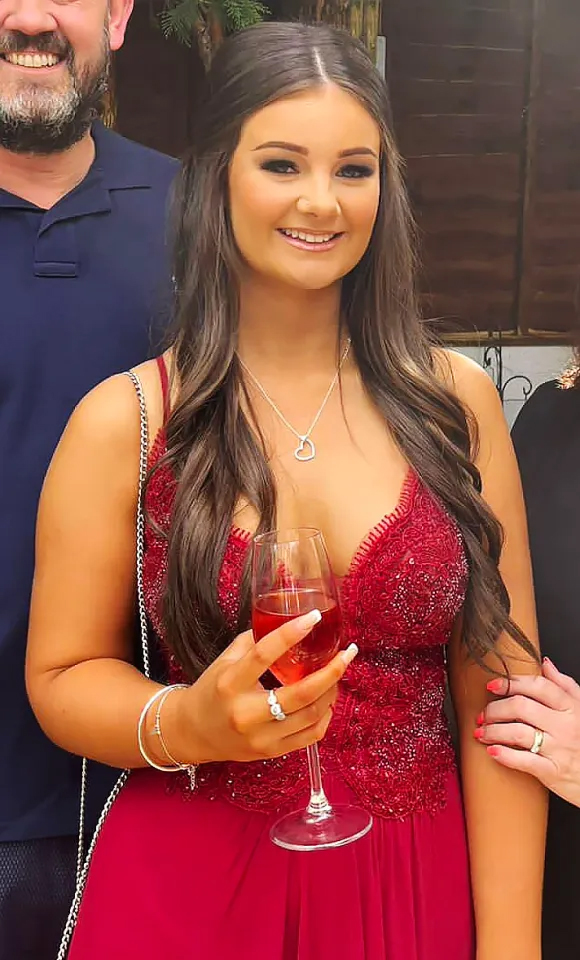 C&ocirc; g&aacute;i 19 tuổi tử vong v&igrave; cục m&aacute;u đ&ocirc;ng: 1 sản phẩm uống thường xuy&ecirc;n suốt 5 năm bị r&eacute;o t&ecirc;n- Ảnh 1.