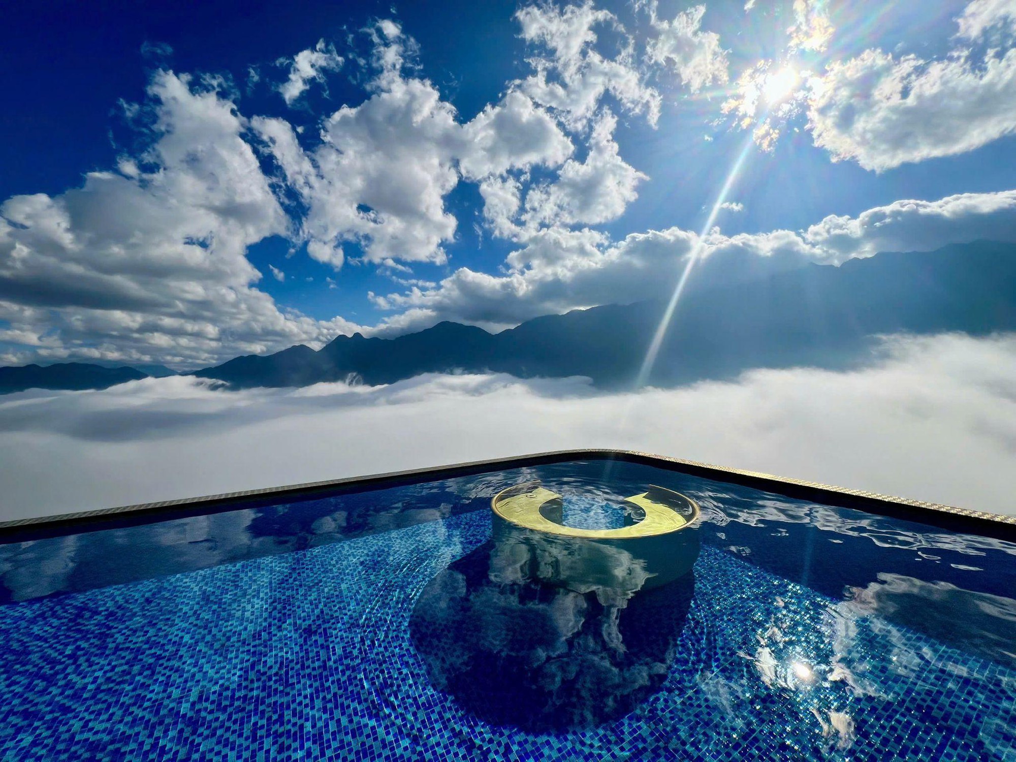 Trải nghiệm view núi chưa từng có tại bể bơi vô cực Pistachio- Ảnh 2.