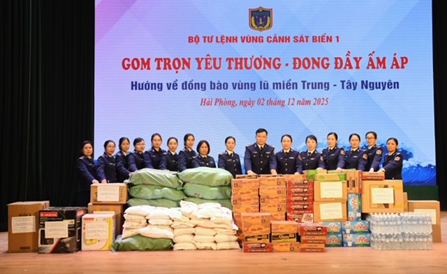 Bộ Tư lệnh Vùng Cảnh sát biển 1 chung tay hỗ trợ đồng bào tỉnh Đắk Lắk bị thiệt hại do mưa lũ- Ảnh 4.