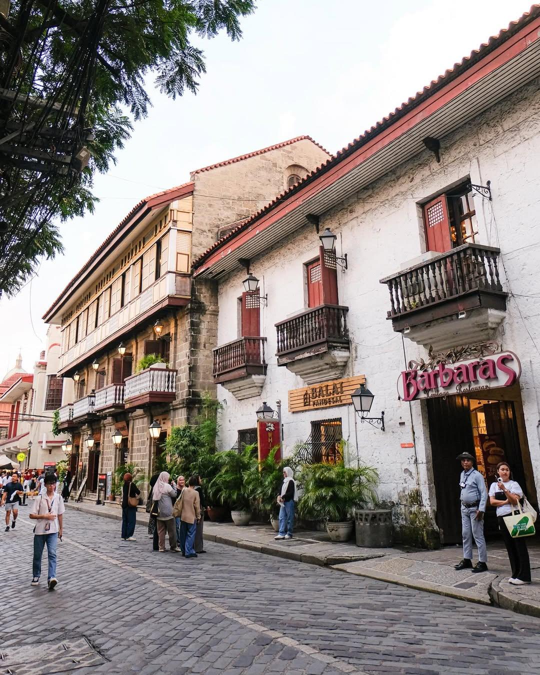 Từ “ẩn mình” đến gây sốt: Manila bỗng thành điểm check-in mới của giới trẻ Việt nhờ 4 điều này!- Ảnh 3.