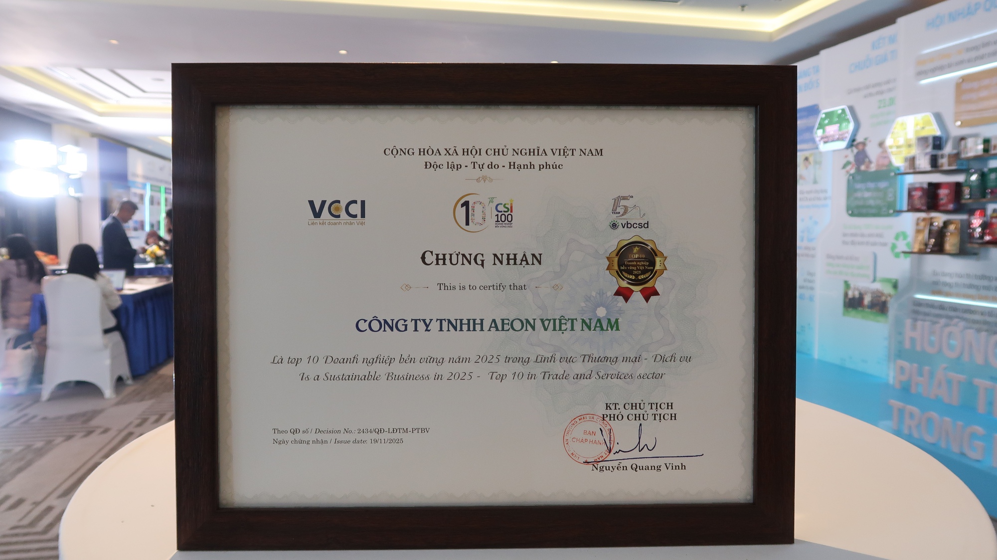 AEON Việt Nam 3 năm liền vào Top 3 Doanh nghiệp bền vững ngành Thương mại - Dịch vụ- Ảnh 1.