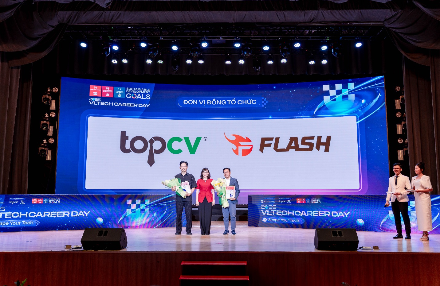 Sinh vi&ecirc;n kh&aacute;m ph&aacute; h&agrave;ng ng&agrave;n cơ hội việc l&agrave;m khối ng&agrave;nh c&ocirc;ng nghệ kỹ thuật tại VLTech Career Day 2025- Ảnh 2.