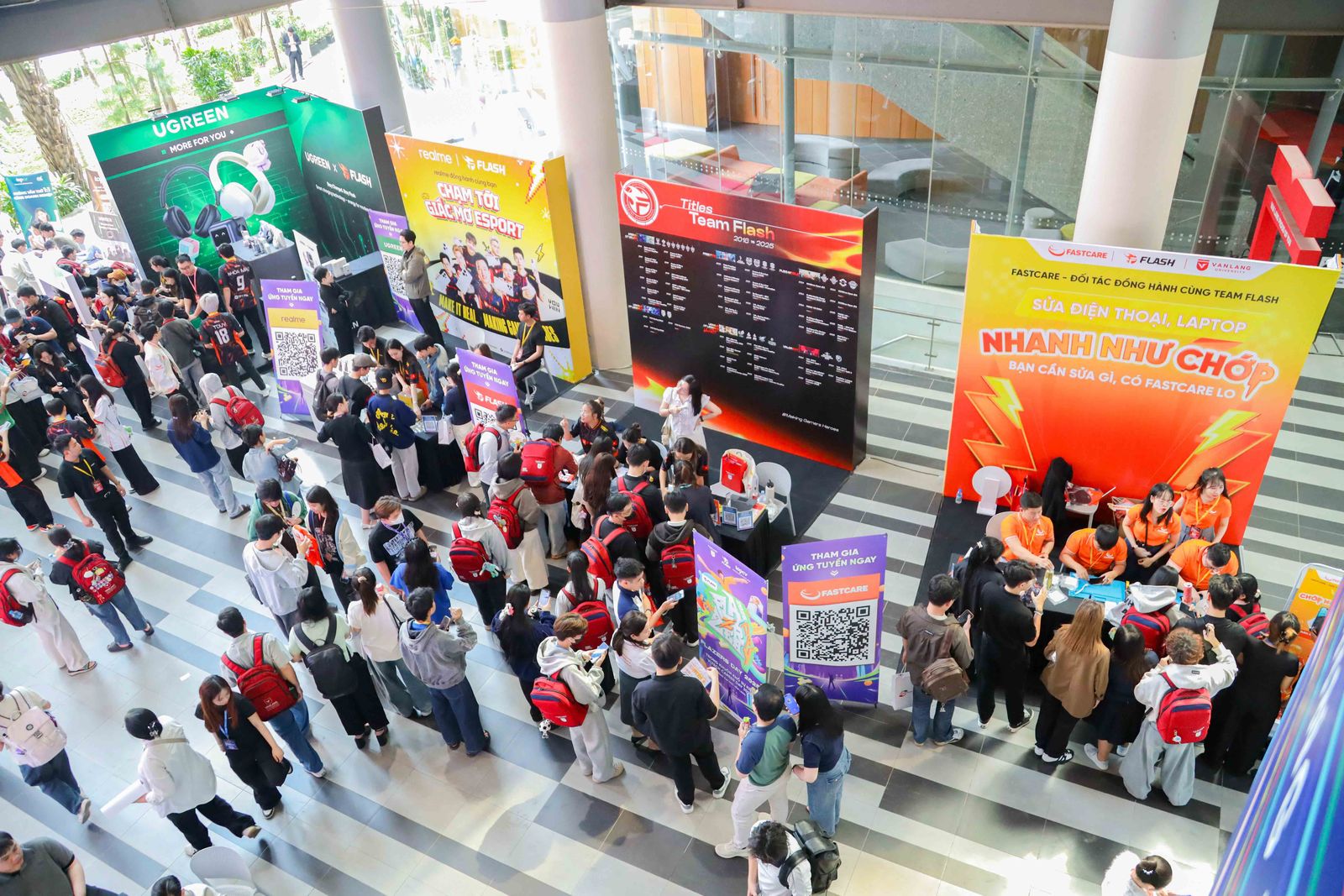 Sinh vi&ecirc;n kh&aacute;m ph&aacute; h&agrave;ng ng&agrave;n cơ hội việc l&agrave;m khối ng&agrave;nh c&ocirc;ng nghệ kỹ thuật tại VLTech Career Day 2025- Ảnh 3.