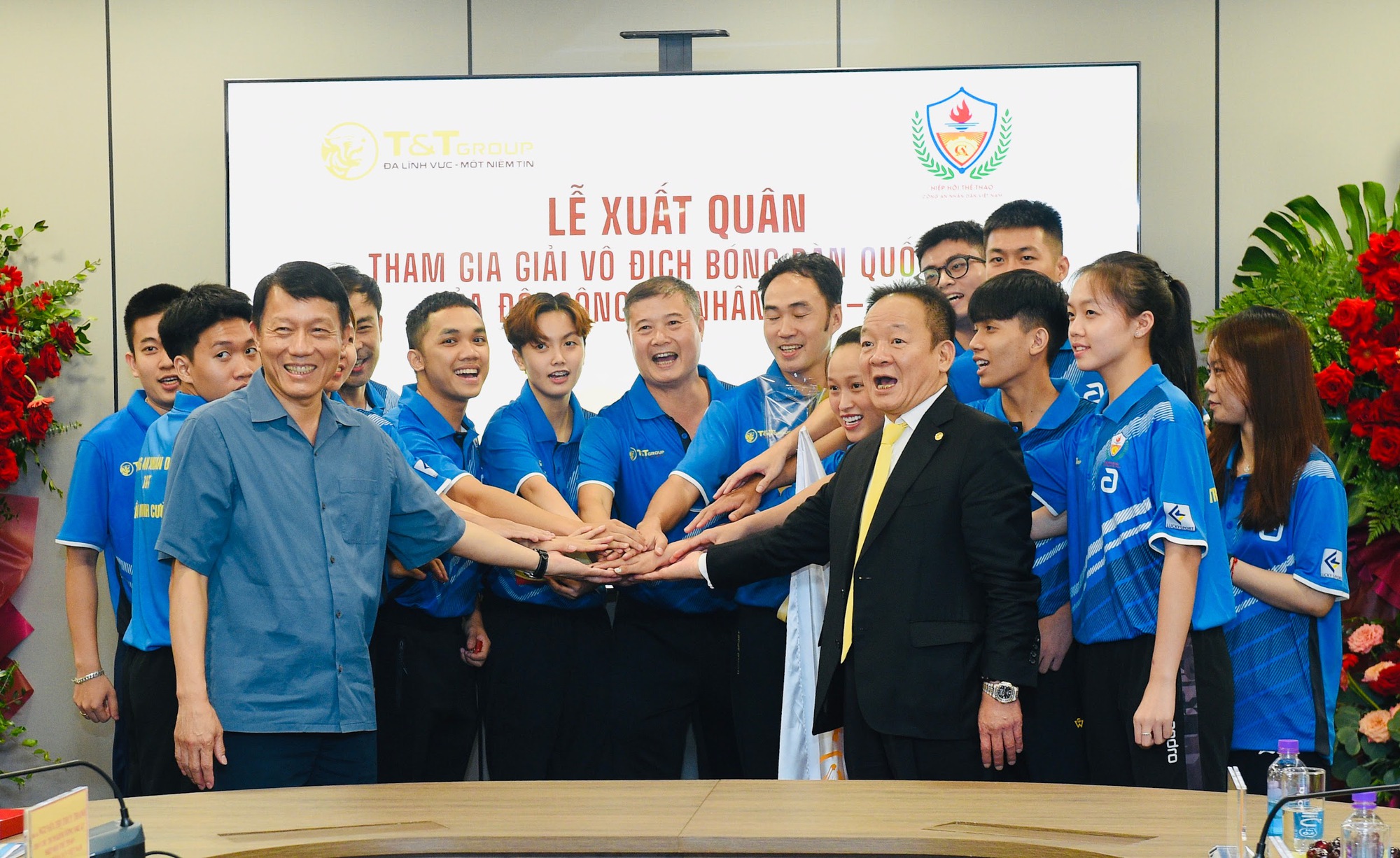 Từ H&agrave; Nội T&T đến CAND - T&T: H&agrave;nh tr&igrave;nh 18 năm b&oacute;ng b&agrave;n của bầu Hiển- Ảnh 4.