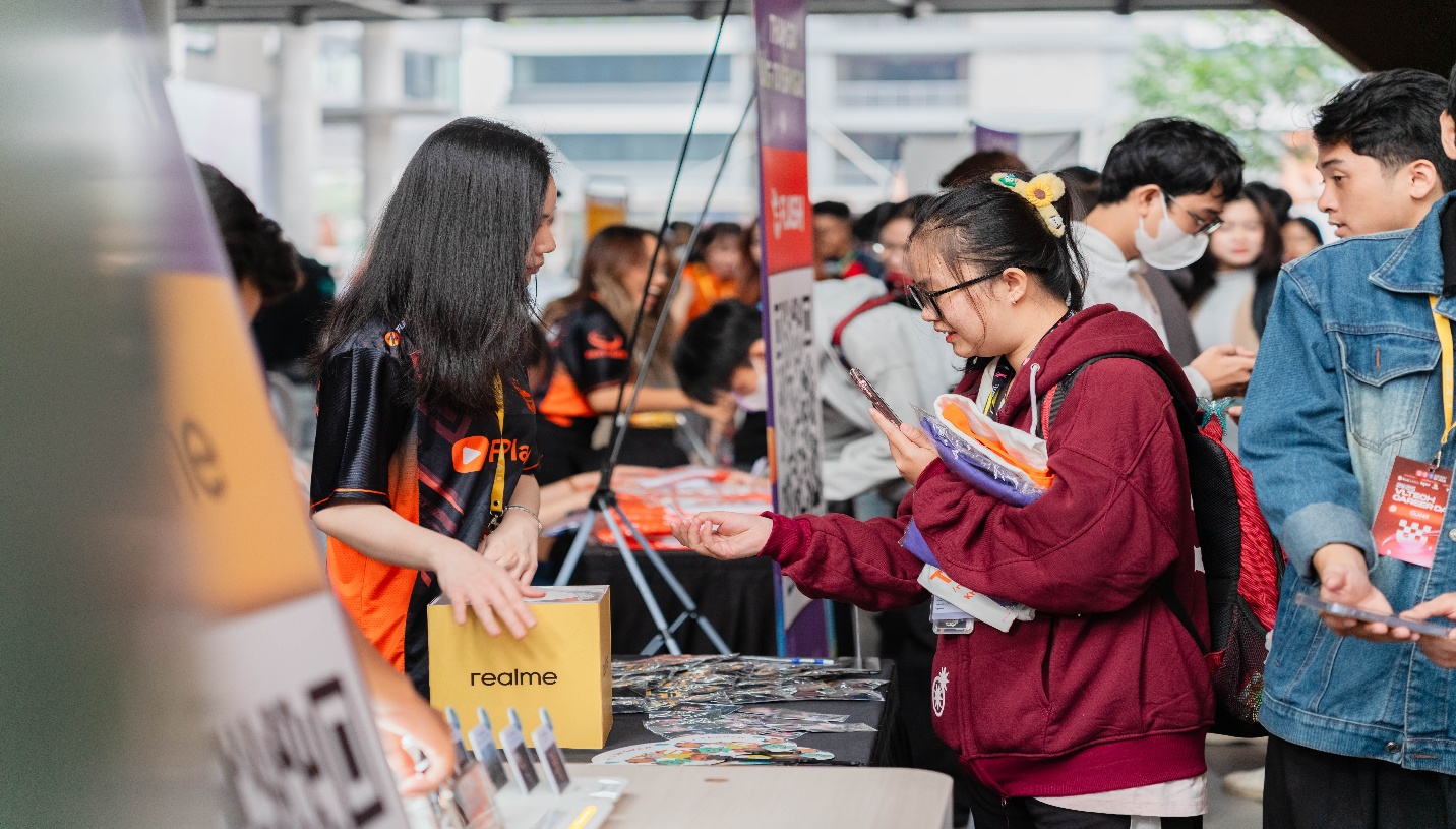 Sinh vi&ecirc;n kh&aacute;m ph&aacute; h&agrave;ng ng&agrave;n cơ hội việc l&agrave;m khối ng&agrave;nh c&ocirc;ng nghệ kỹ thuật tại VLTech Career Day 2025- Ảnh 10.