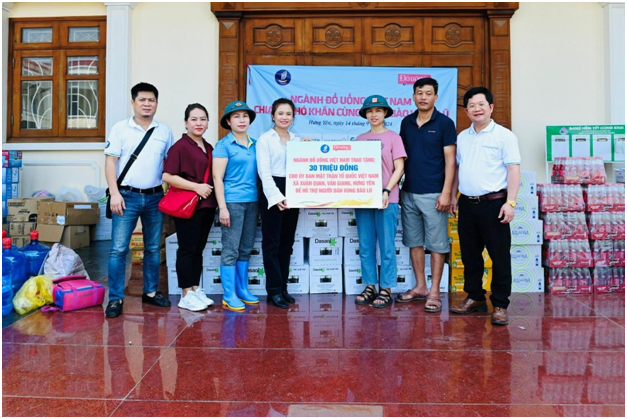 Pernod Ricard Việt Nam trao tặng 1 tỷ đồng hỗ trợ đồng bào miền Trung, Tây Nguyên bị thiệt hại do mưa lũ gây ra
- Ảnh 3.