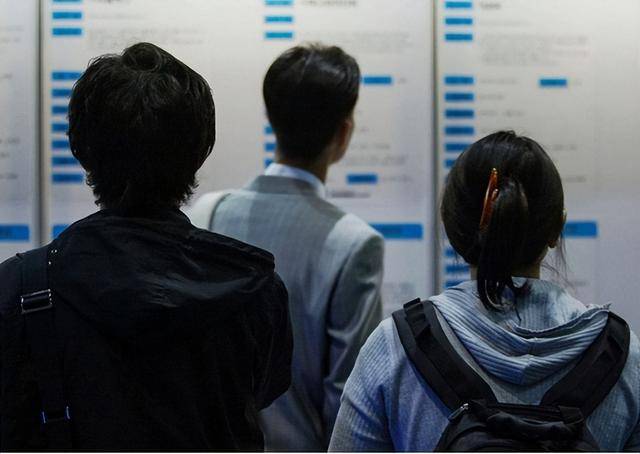 Một kiểu ĂN B&Aacute;M mới đang lan rộng - Con c&aacute;i học cao nhưng cha mẹ lo sốt v&oacute;: "Cứ thế n&agrave;y hỏng cả đời..."- Ảnh 1.